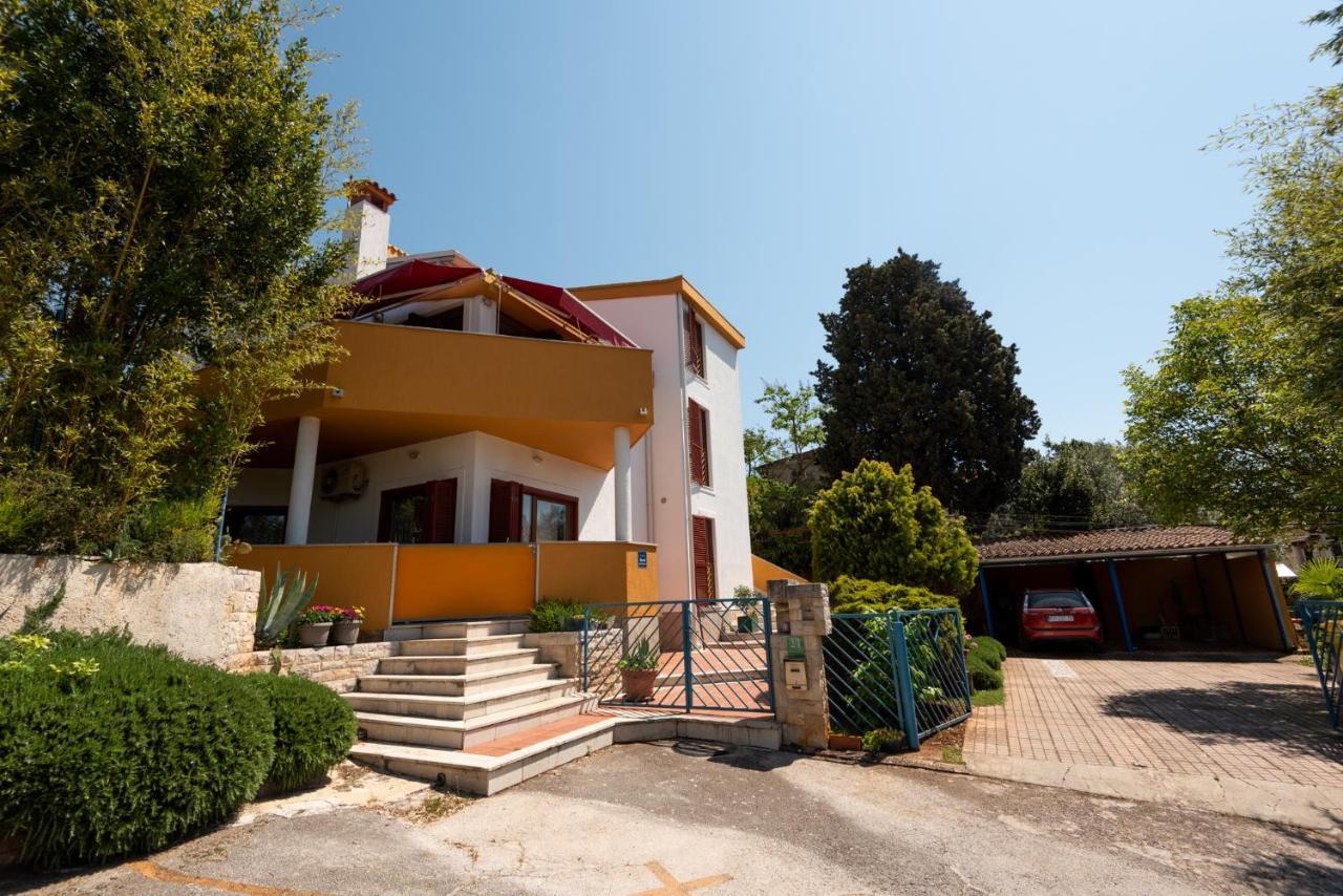 Apartment Anna Pula Exterior photo